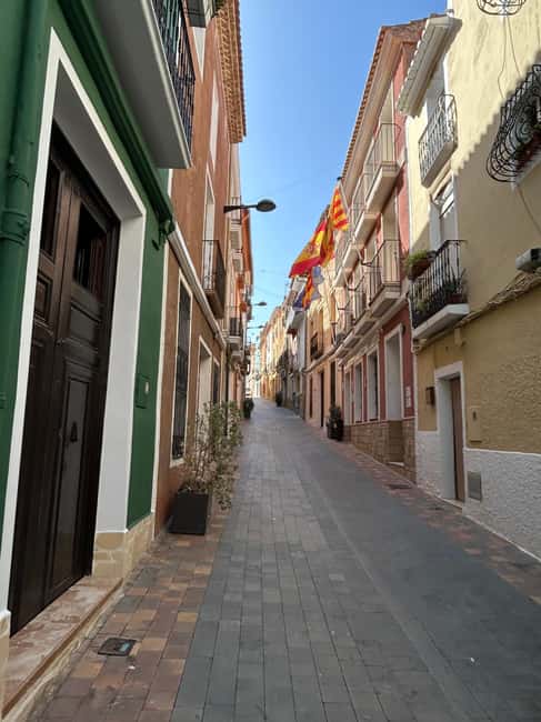 Alicante & Campello: Cueva Canelobre time travel + musical museum - Entering Cueva Canelobre through the 45-meter tunnel