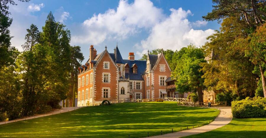 Amboise: Clos Lucé Castle, Da Vinci Park and Museum Ticket - Inside the château: Leonardo’s rooms and working life