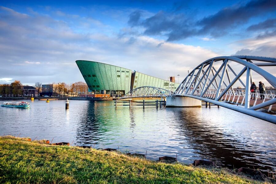 Amsterdam: 1-Hour Canal Cruise & NEMO Science Museum - Seeing Amsterdam from the canal