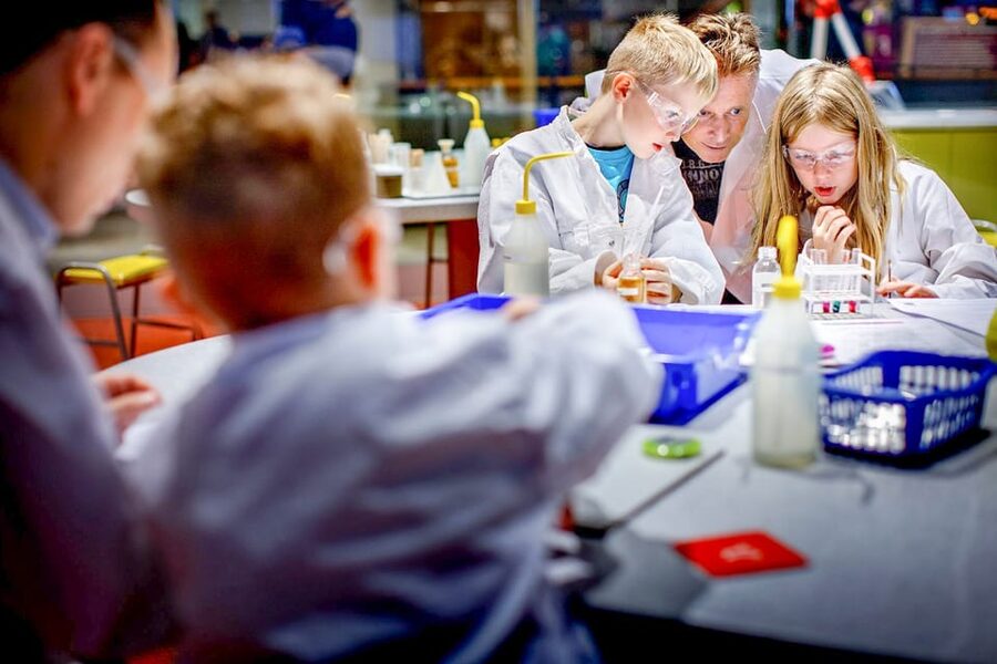 Amsterdam: 1-Hour Canal Cruise & NEMO Science Museum - How to combine the two without rushing