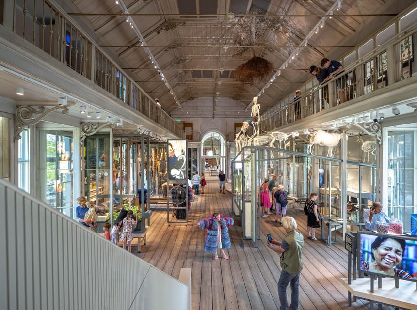Amsterdam: ARTIS Royal Zoo and ARTIS Groote Museum Ticket - Who will enjoy ARTIS most?