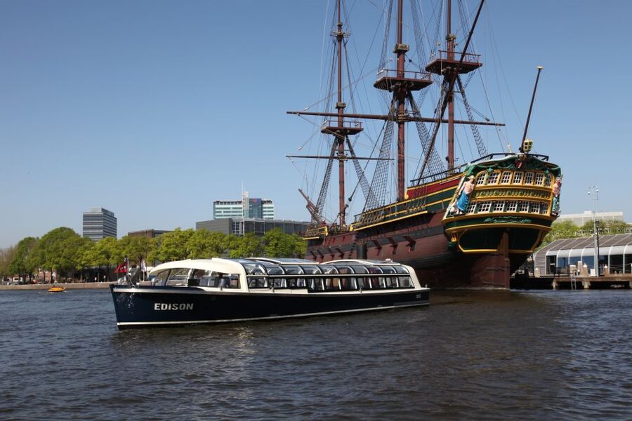 Amsterdam: City Canal Cruise & Straat Museum - Who should book this combination?