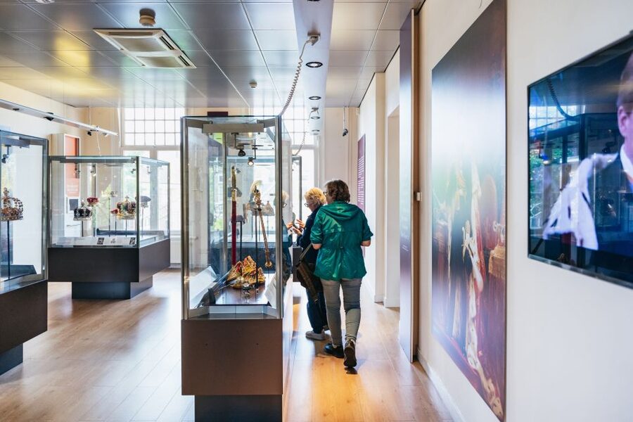 Amsterdam: Diamond Museum Entrance Ticket - From 3 billion years underground to a polished ring