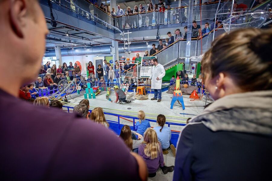 Amsterdam: NEMO Science Museum Ticket - The first floors: science you can operate yourself