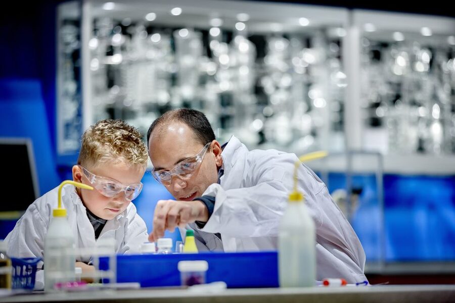 Amsterdam: NEMO Science Museum Ticket - Put on a lab coat and test the science