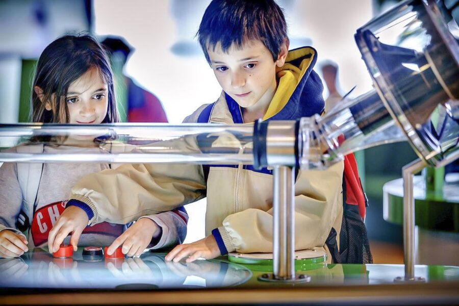 Amsterdam: NEMO Science Museum Ticket - Food, views, and a useful break upstairs