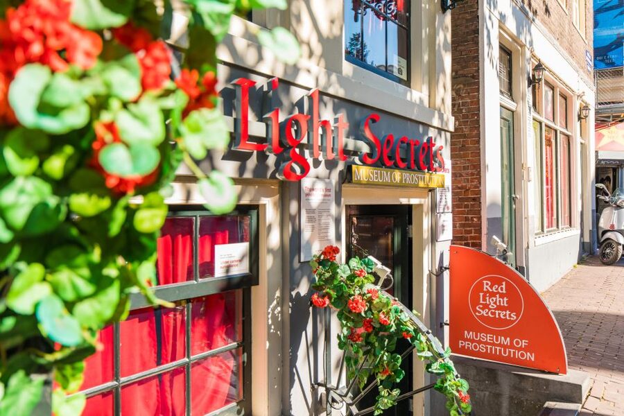 Amsterdam: Red Light Secrets Museum and 1-Hour Canal Cruise - Who will get the most from this experience
