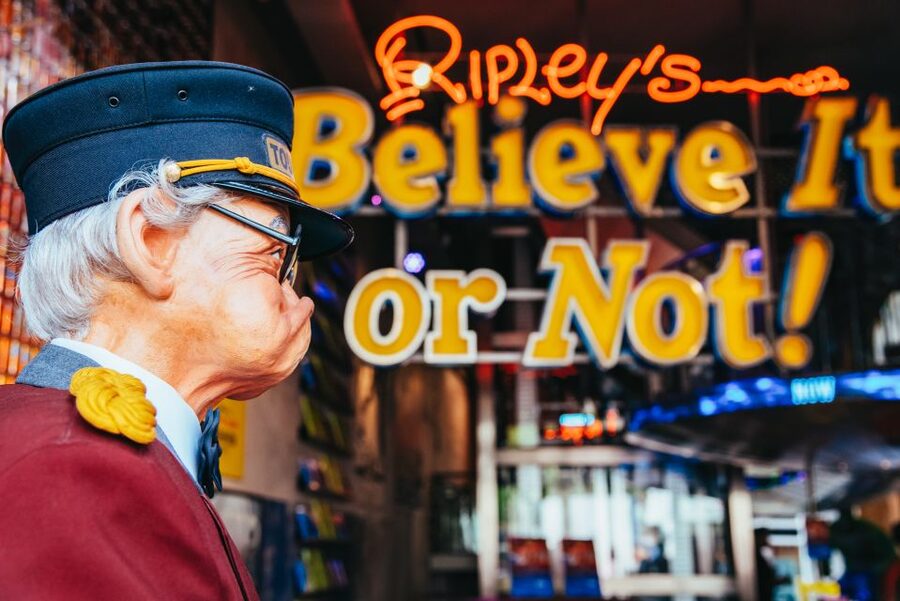 Amsterdam's Weirdest Museum: Ripley's Believe It or Not! - Space Tunnel and Optical Illusions