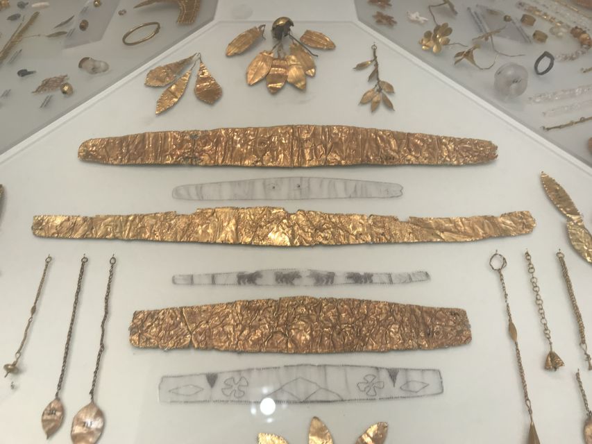 Archaeological Museum of Heraklion: Guided Walking Tour - A guide who adds personality and current detail