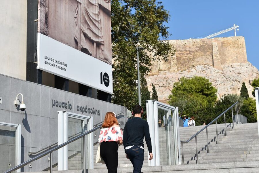 Athens: Acropolis Museum Ticket with Audio Guide - The Caryatids and the women who hold up a temple