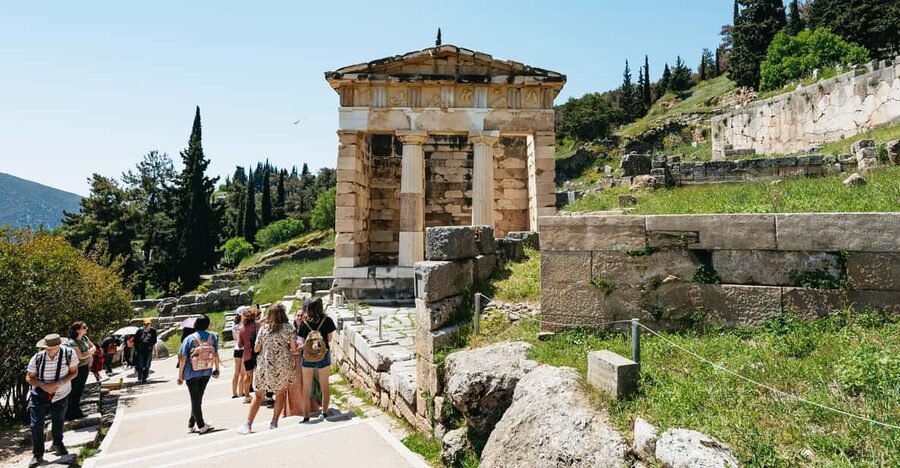 Athens: Mythology of Delphi, Museum and Arachova Guided Tour - Who should book this Delphi day trip?