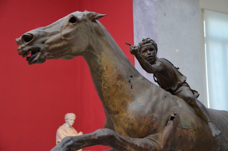 Athens: National Archaeological Museum Private Guided Tour - Sculptures that show Greek art changing over time
