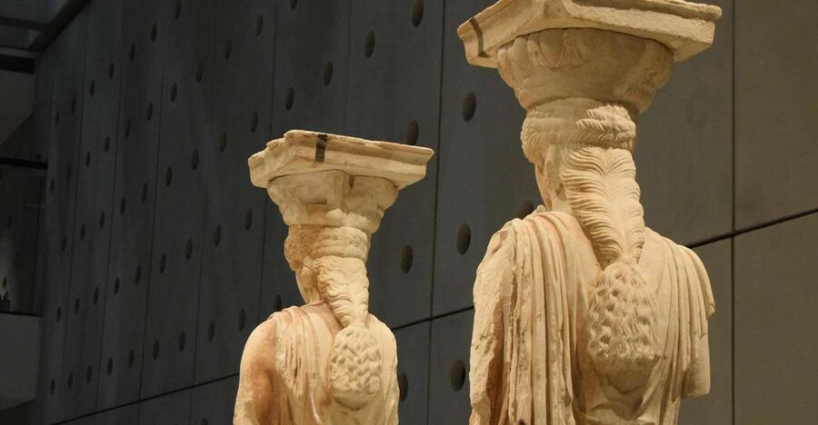 Athens: The Acropolis and Acropolis Museum Tour in German - Entering through the Propylaea