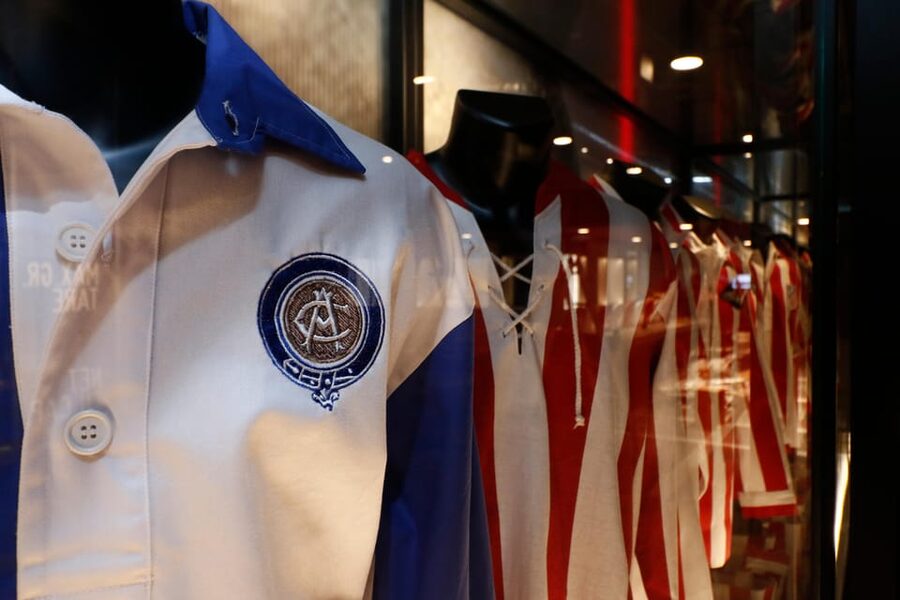 Atlético de Madrid: Guided Stadium Tour with Museum Entry - Guide language, tour style, and accessibility