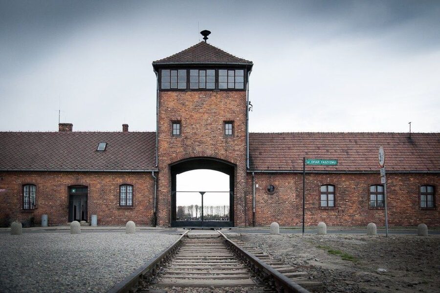 Auschwitz-Birkenau: Museum Entry Ticket with Guided Tour - The 30-minute break between the two sites