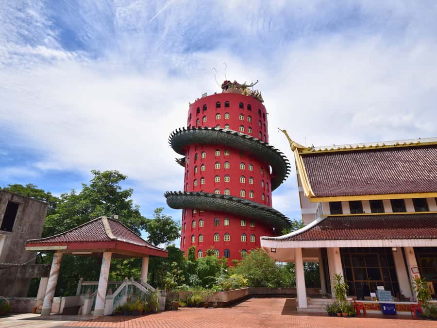 Bangkok: Floating Market, Dragon Temple, Na Satta Museum - One quiet hour at Bubble in the Forest Cafe
