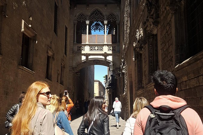 Barcelona Art and Tapas Small Group Walking Tour with Picasso Museum - Eating your way through Santa Caterina Market