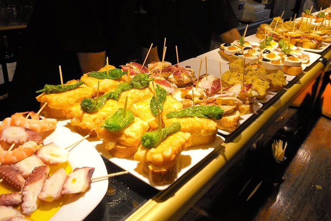 Barcelona Art and Tapas Small Group Walking Tour with Picasso Museum - Why the small group changes the experience