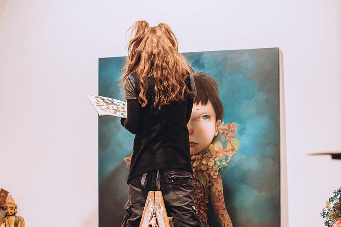 Barcelona Art & Wine: Galleries, Studios & Street Art - Gothic Quarter art among medieval streets