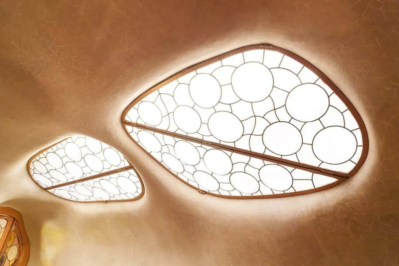 Barcelona: Casa Batlló Tour and Optional White Rabbit Museum - The Gaudí Cube adds a modern finish