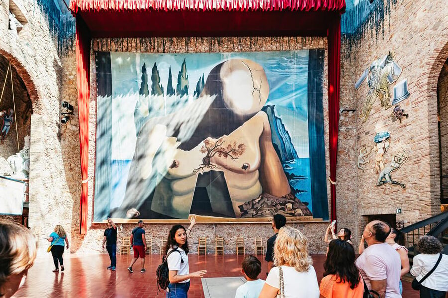 Barcelona: Dali Museum, House and Cadaques Guided Tour - The summer alternative: Púbol Castle
