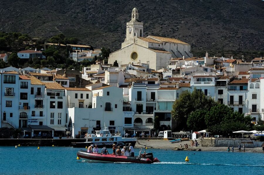 Barcelona: Dali Museum, House and Cadaques Guided Tour - Timing, group size, and comfort