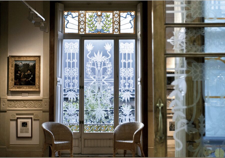 Barcelona: Hash Marihuana & Hemp Museum Entry Ticket - Entering the modernista palace on Carrer Ample