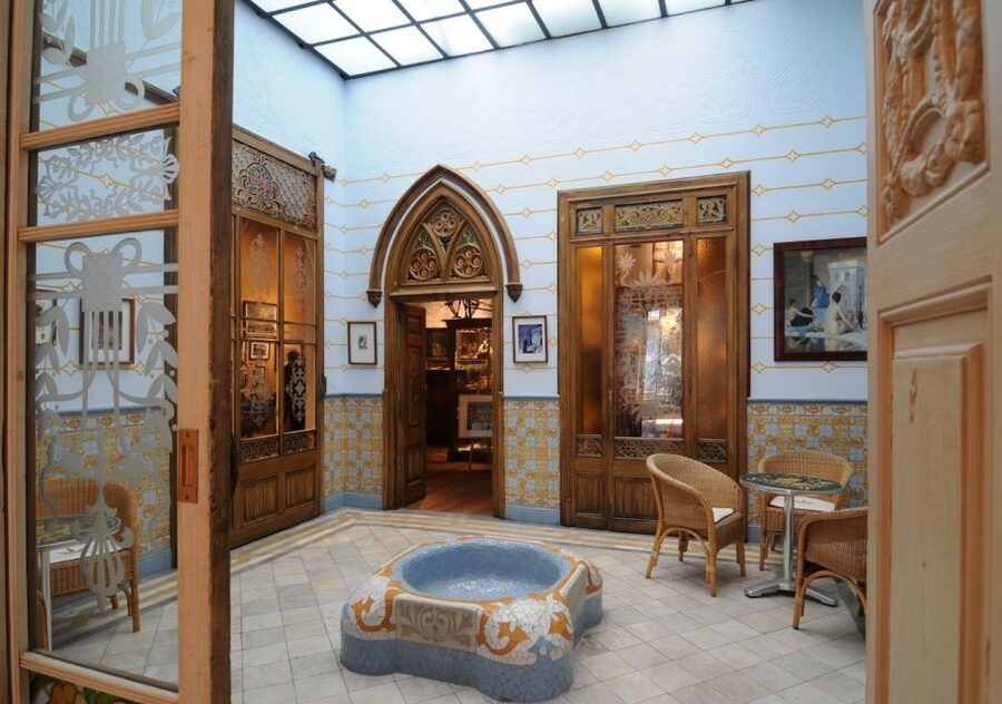 Barcelona: Hash Marihuana & Hemp Museum Entry Ticket - Audio guides in six languages