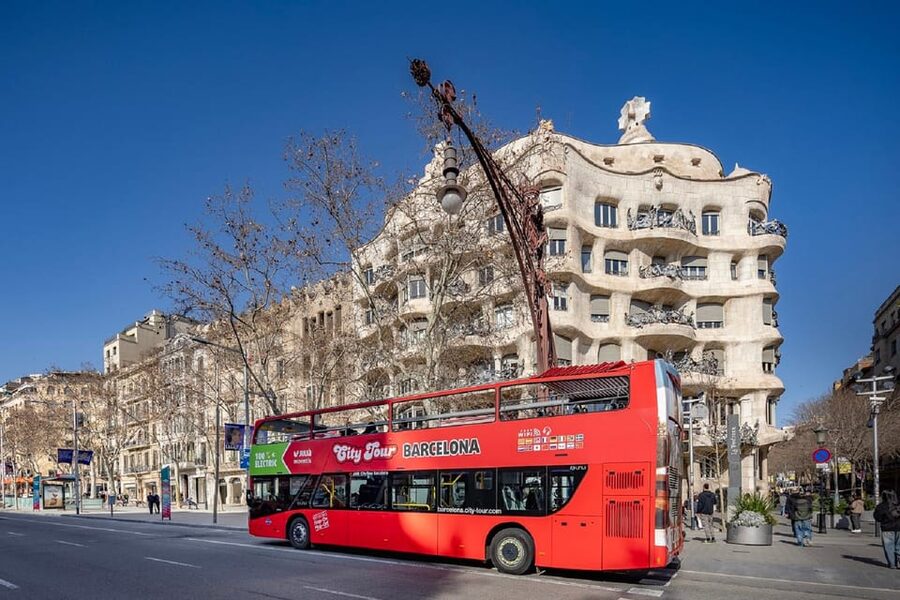 Barcelona: Hop-On Hop-Off Bus and Moco Museum Ticket - What this Barcelona combination actually gives you