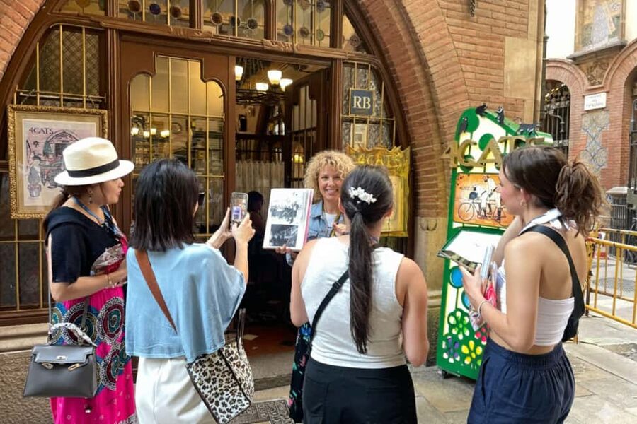 Barcelona: Picasso Walking Tour & Guided Museum Experience - Meeting at Plaça de Catalunya
