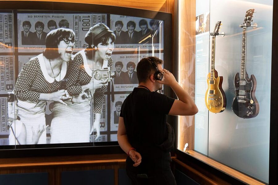 Barcelona: Rock Museum- Guitar Legends Hall - The guitars connected with rock legends