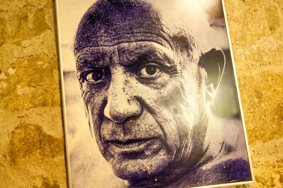 Barcelona: Small Group Picasso Tour with Picasso Museum - The guide makes or breaks the two hours