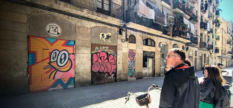Barcelona | StreetArt Bike Tour Moco Museum - El Beso, the Cathedral, and the Gothic Quarter