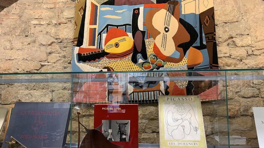 Barcelona: Tapas & Picasso Museum Guided Walking Tour - Who should book this Barcelona tour