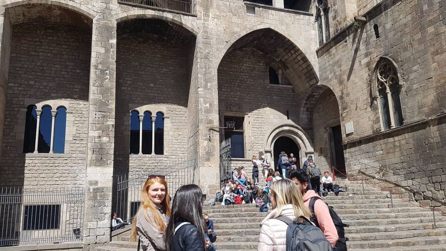 Barcelona: Tapas & Picasso Museum Guided Walking Tour - Stop one: pintxos and the art of small bites