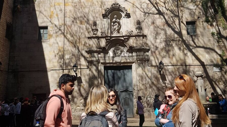 Barcelona: Tapas & Picasso Museum Guided Walking Tour - Stop three: Catalan meat dishes and regional drinks