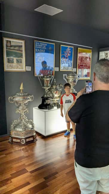 Barcelona: Ultimate Football Tour - 4 Stadiums & 2 Museums - What the guide adds to the day
