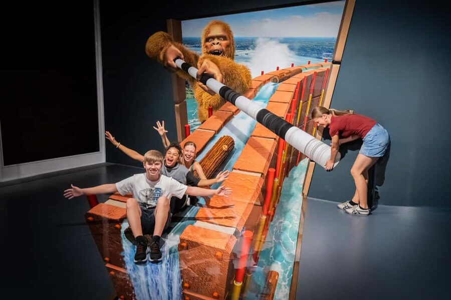Berlin: 3D Trick Art Museum — Tickets - Dinosaurs, Godzilla, and the big photo moments