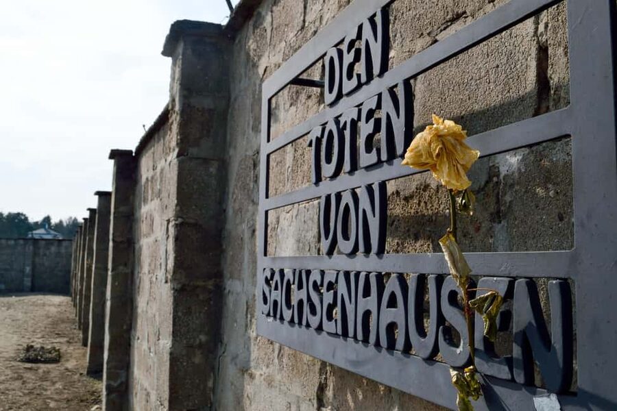 Berlin: Bus Tour to Sachsenhausen, East Side Gallery, & Berlin Story Bunker - Key points to know before booking