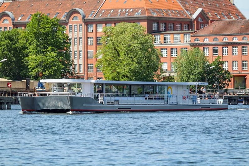 Berlin: East Side Gallery Spree Cruise in a Solar Catamaran - Passing Oberbaumbrücke and Kater Blau