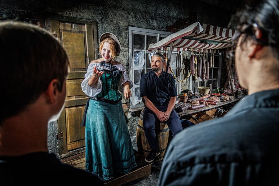 Berlin: Madame Tussauds Museum & Berlin Dungeon Combo Ticket - What the day feels like from start to finish