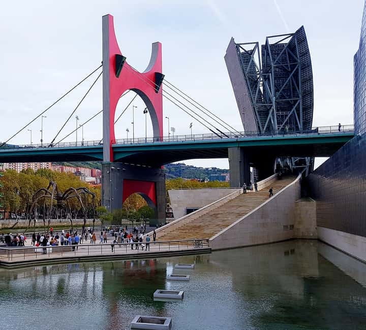 Bilbao: Guggenheim Bilbao museum in spanish Ticket included - Meeting Puppy Before the Museum