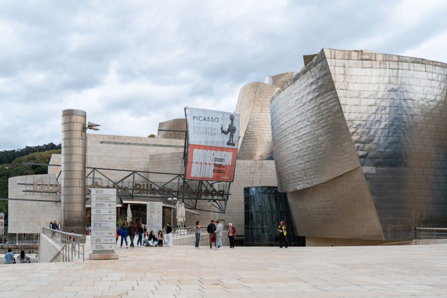 Bilbao: Guggenheim Museum Guided Visit - Meeting at Puppy and the Community Ticket Desk