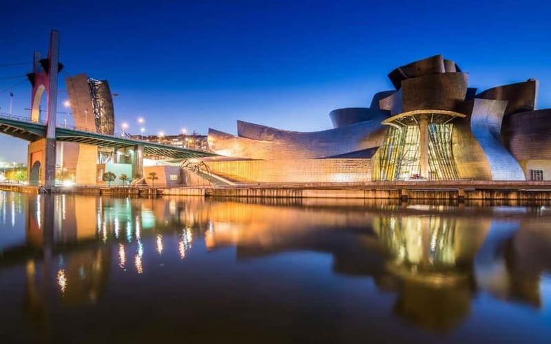 Bilbao: Guggenheim Museum Tour with Skip-the-Line Tickets - Meeting Frank Gehry Outside the Museum