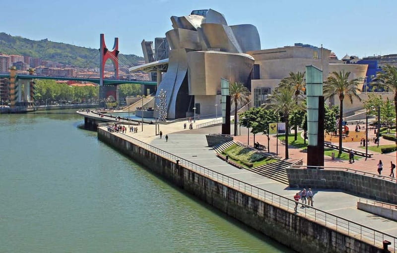 Bilbao: Guggenheim Museum Tour with Skip-the-Line Tickets - Skip-the-Line Entry and the First Gallery