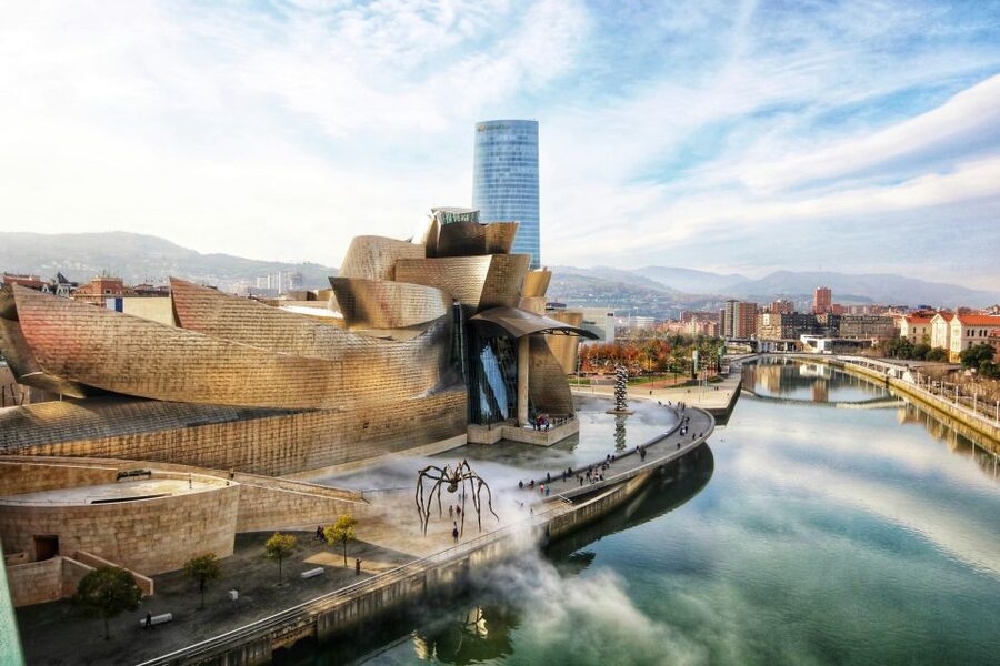 Bilbao: Private & Exclusive Guggenheim Museum Guided Tour - Meeting Inside the Museum at the Information Desk