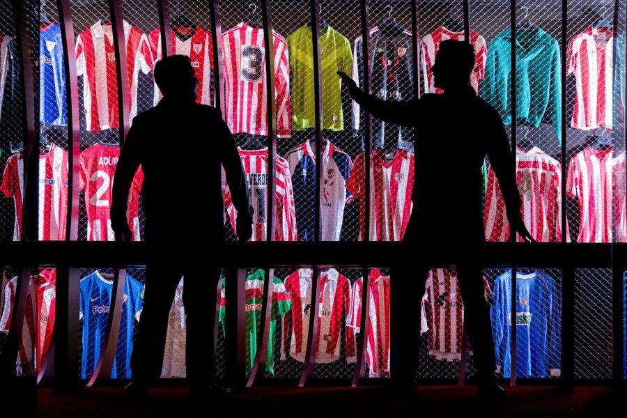 Bilbao: San Mamés Museum and Stadium Tour - Through the changing room and players’ tunnel