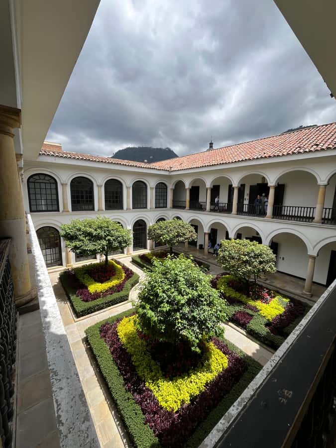 Bogotá: City Tour, Monserrate, Gold Museum, Plaza de Bolivar - The Guides Make the Difference