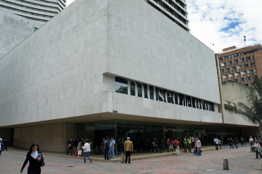 Bogotá: Private Candelaria Walking Tour and Gold Museum - What the private format changes