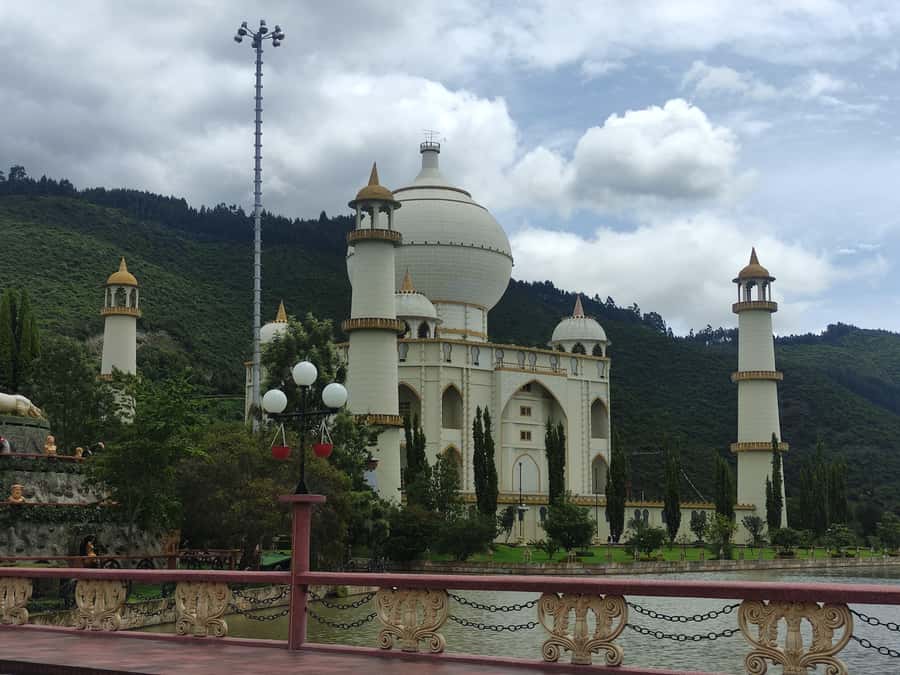 BOGOTA: Tour of Jaime Duque Park, Zoo, and Aerospace Museum - Why Jaime Duque Park feels different from a normal day trip